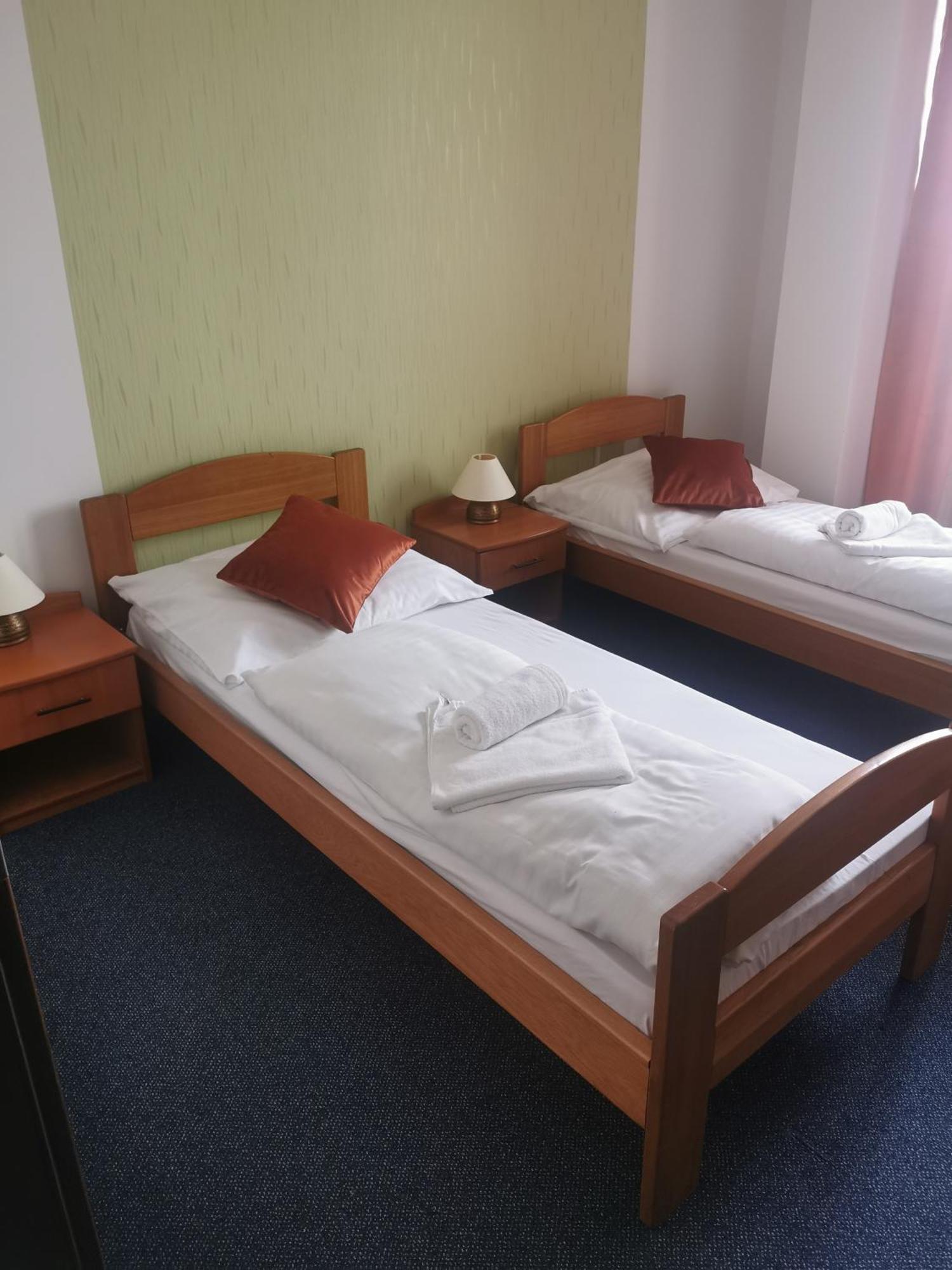 Hotel Diana Nové Mesto nad Váhom Exterior foto